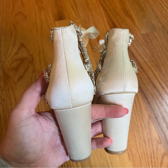 Badgley Mischka Everafter Embellished Block Heel size 5 1/2 - Picture 3 of 6